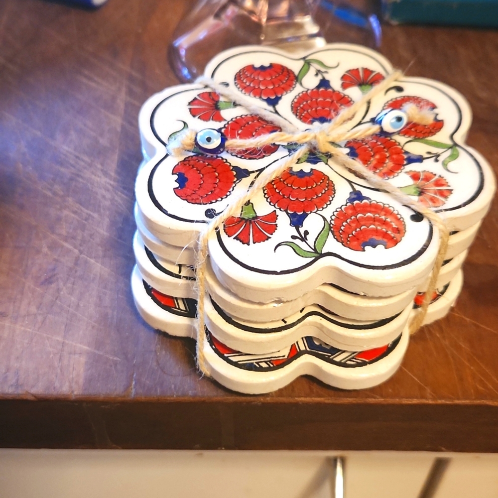 Ceramic, scalloped edged coaster/trivet set of 4  Made in Turkey